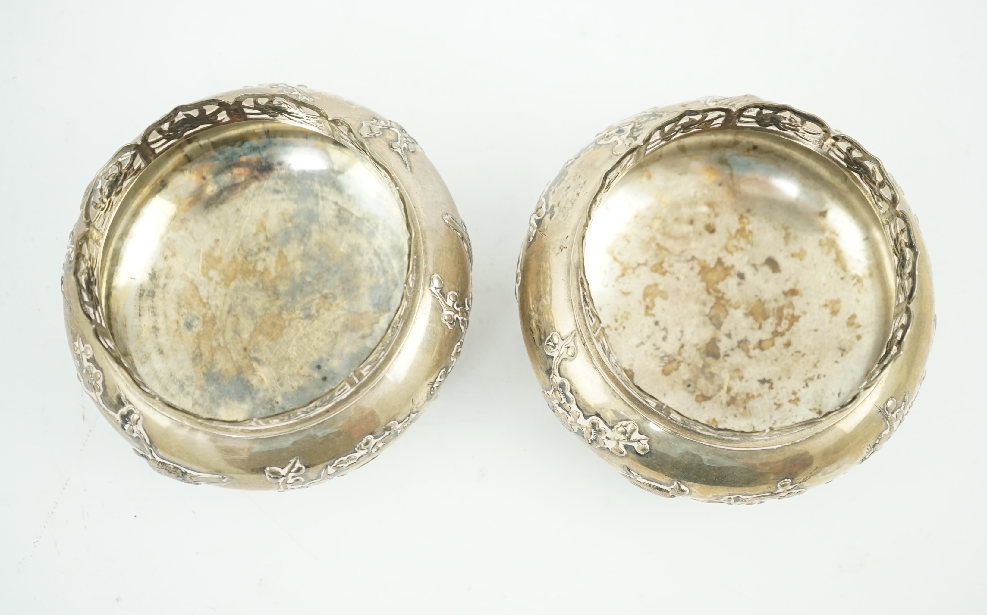 A pair of late 19th/early 20th century Chinese Export silver baluster bowls, by Zee Wo, Shanghai